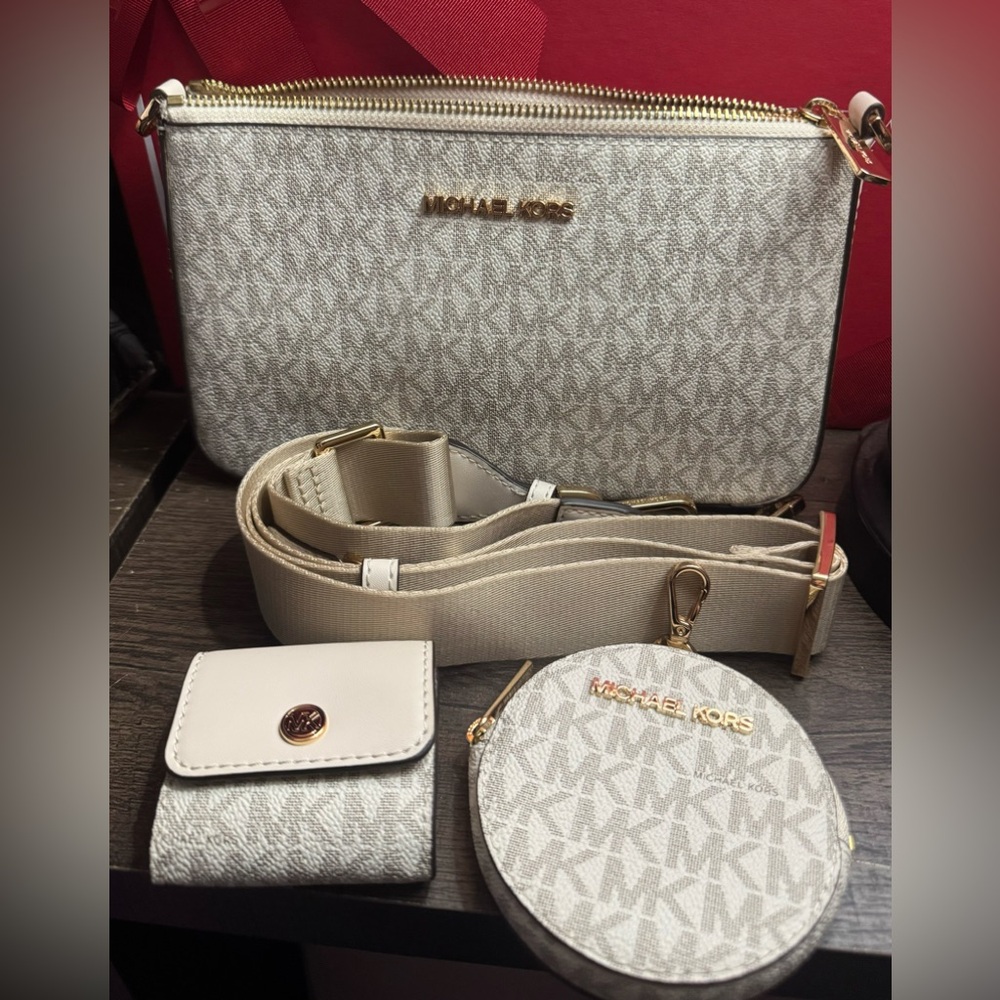 Jet Set Logo Crossbody Bag with Case for Apple AirPods Pro White and Gold